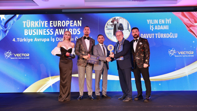 YILIN İŞ ADAMI ÖDÜLÜ: SEKTÖRLER ARASI DİJİTAL DÖNÜŞÜMÜN LİDERİ DAVUT TÜRKOĞLU